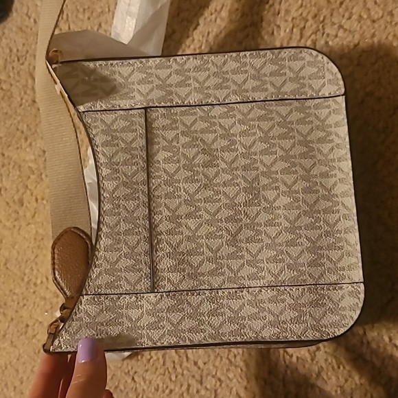 Michael Kors cross body - Picture 7 of 10